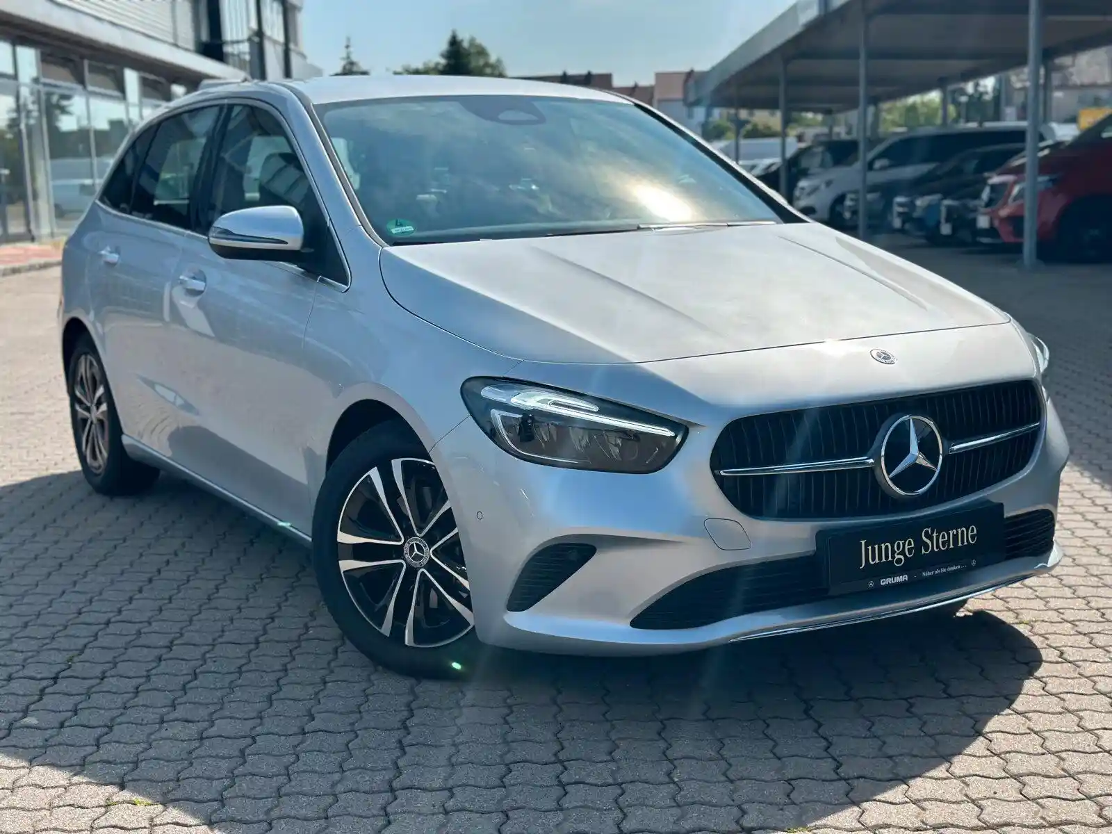 Mercedes-Benz B 180