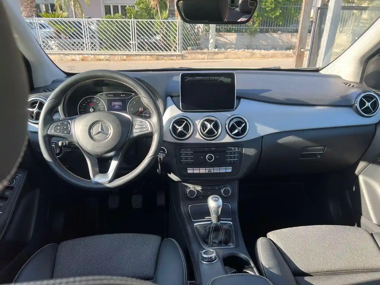 Mercedes-Benz B 180