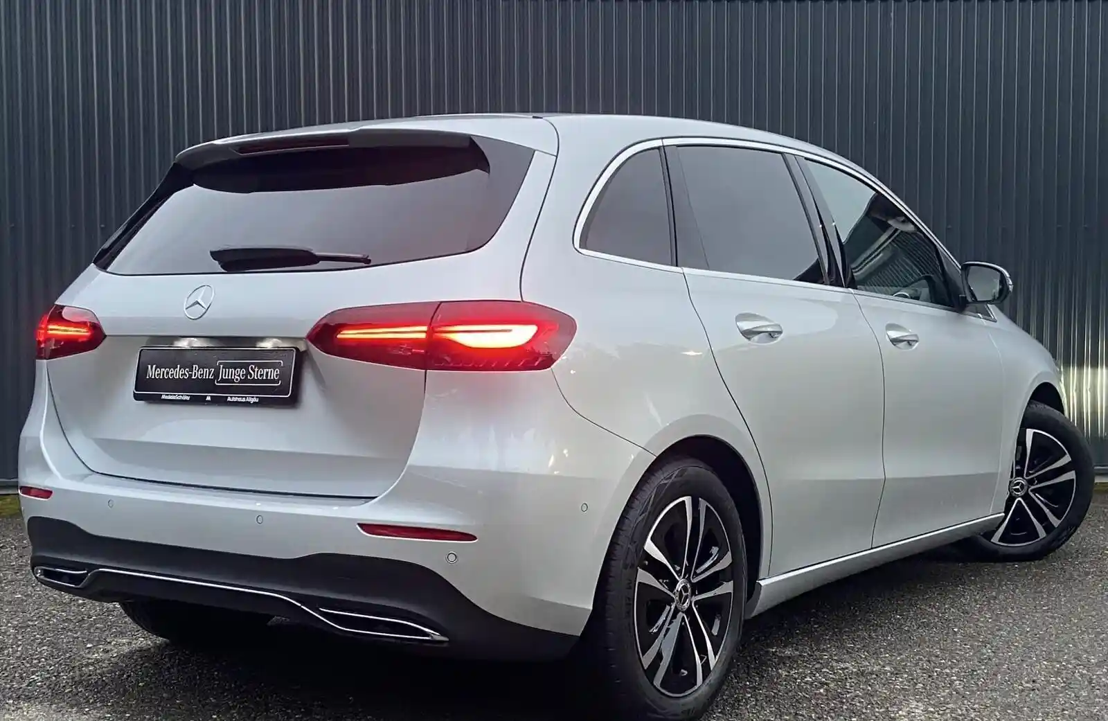 Mercedes-Benz B 200