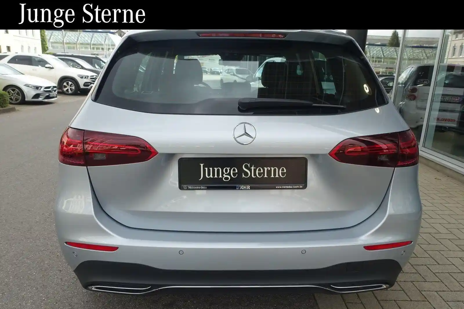 Mercedes-Benz B 180
