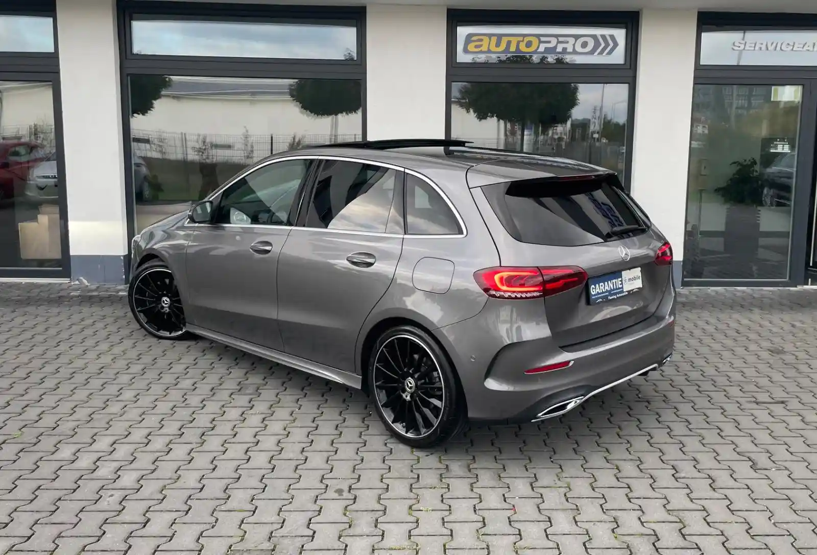Mercedes-Benz B 220