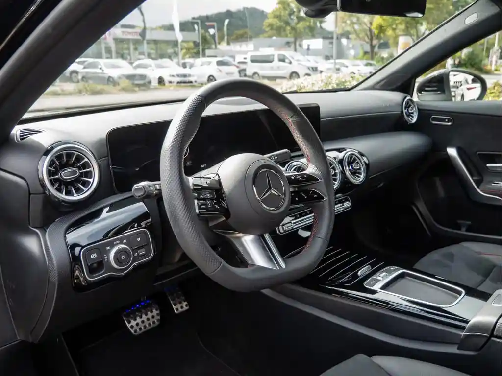 Mercedes-Benz A 200