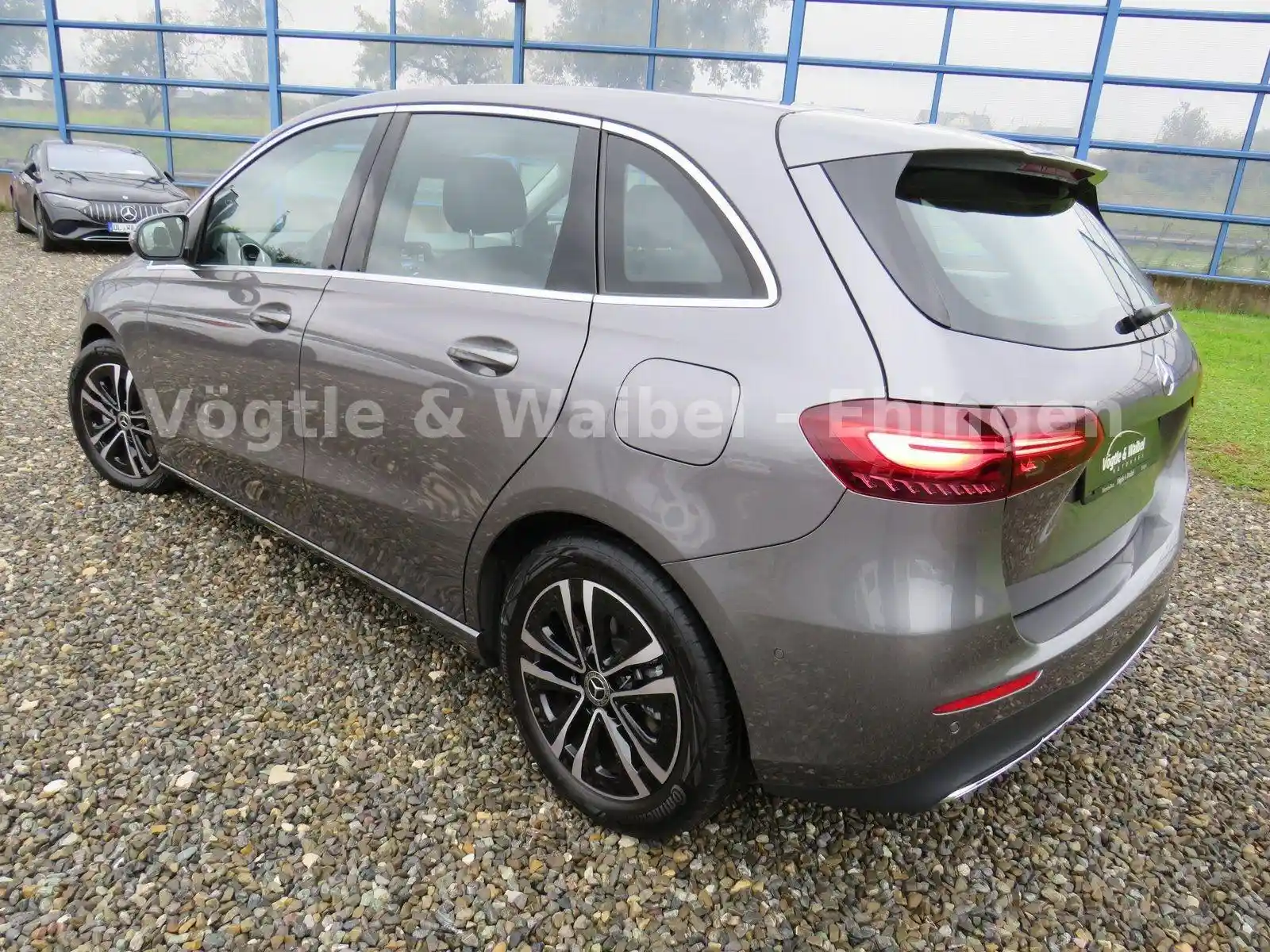 Mercedes-Benz B 180