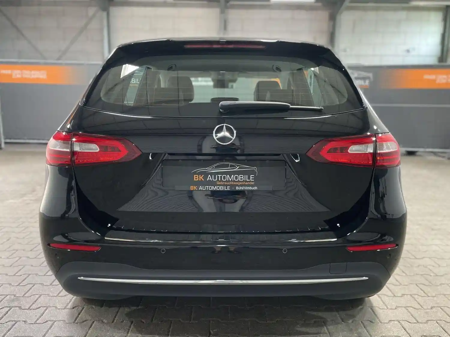 Mercedes-Benz B 180