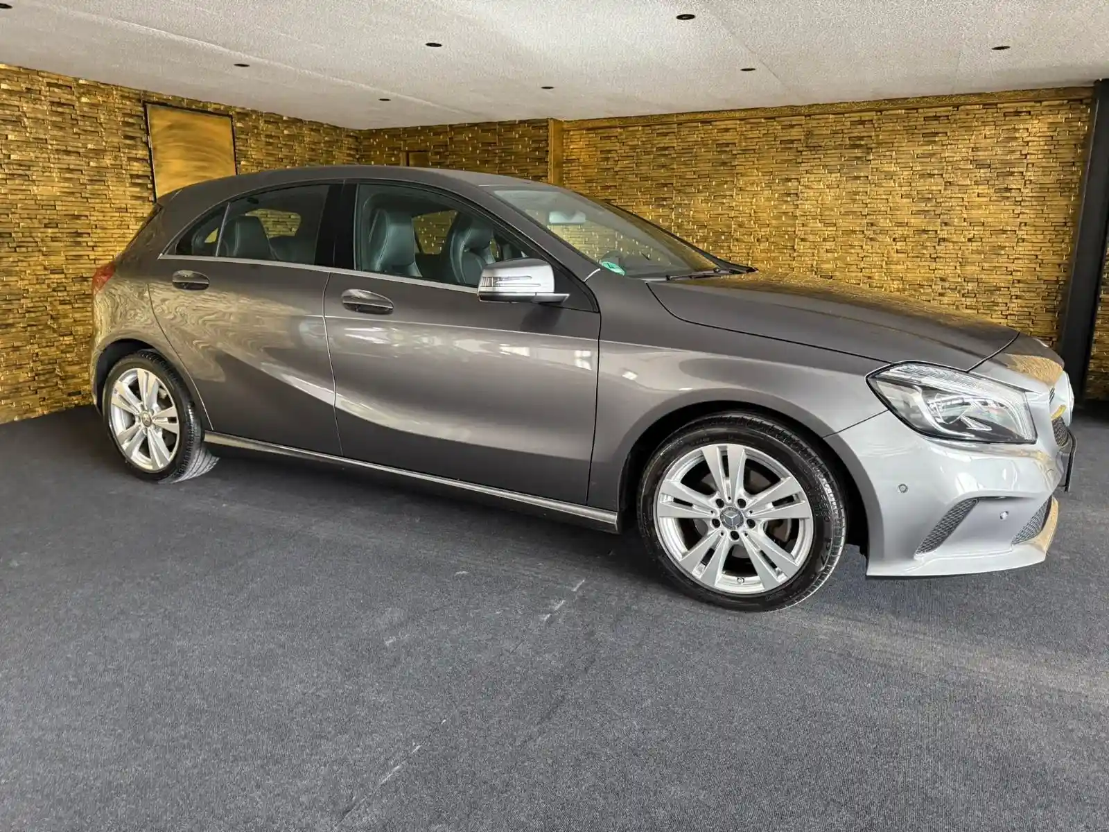 Mercedes-Benz A 180