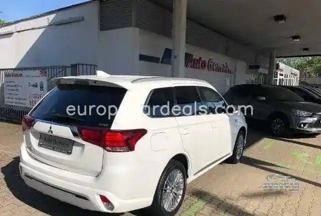Mitsubishi Plug-in Hybrid Outlander