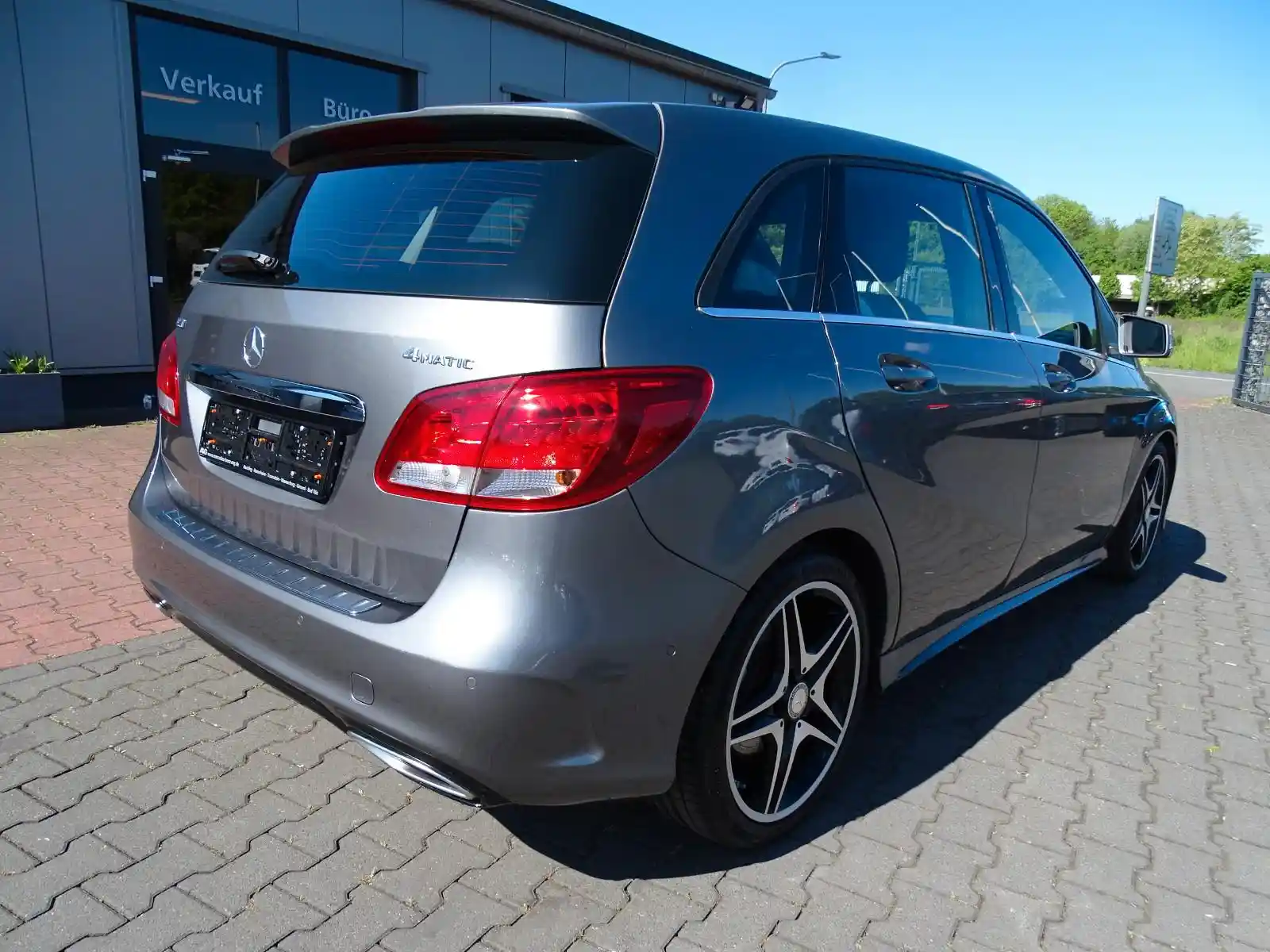 Mercedes-Benz B 220