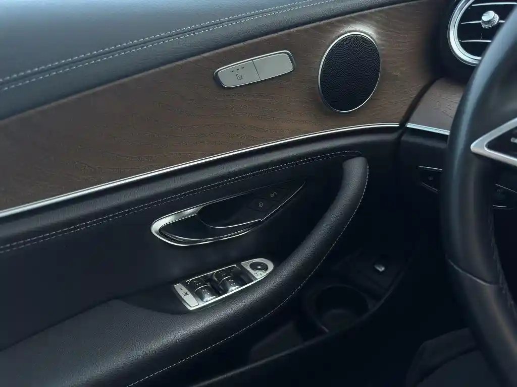 Mercedes-Benz E 300