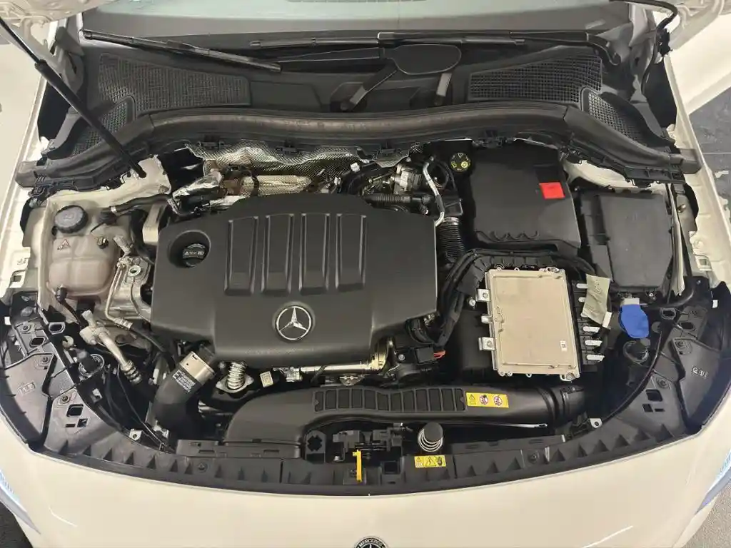 Mercedes-Benz B 180