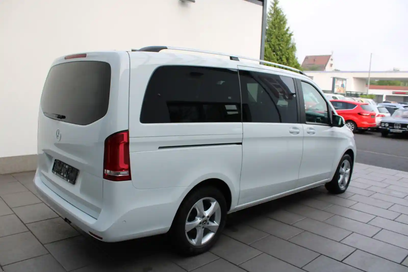 Mercedes-Benz V 220