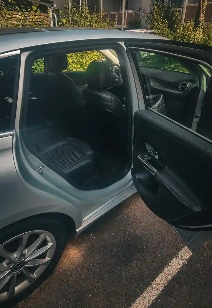 Mercedes-Benz B 180