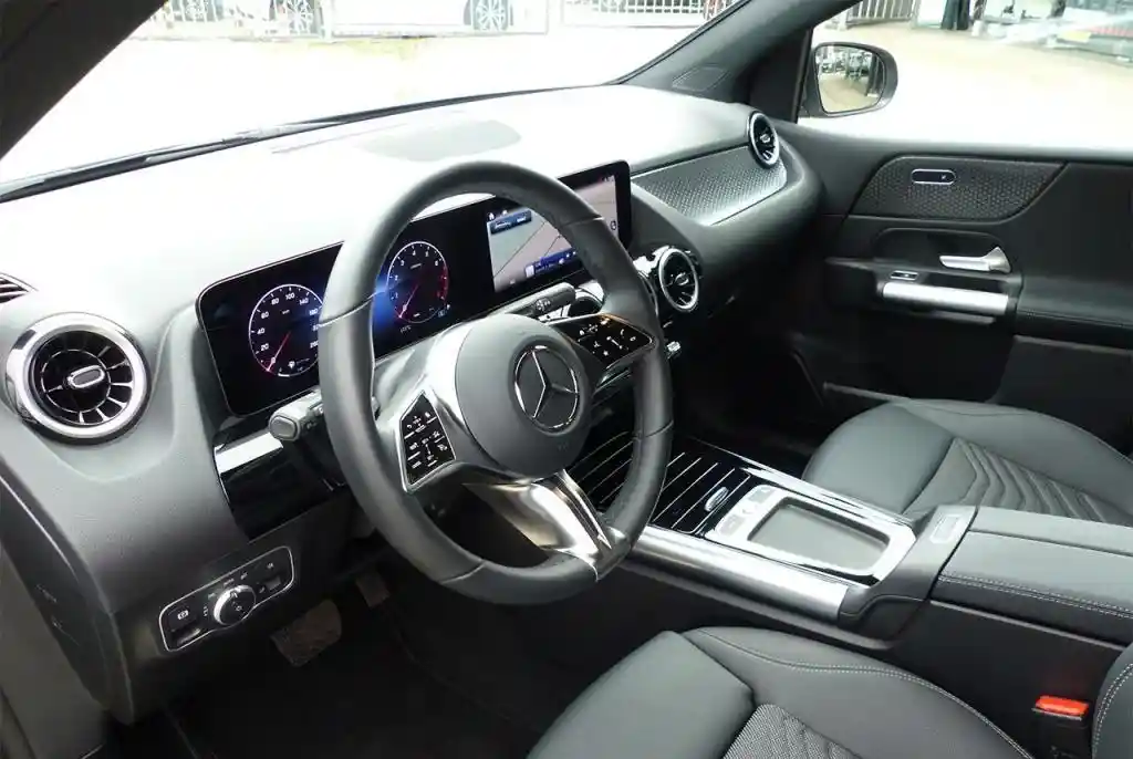 Mercedes-Benz B 180