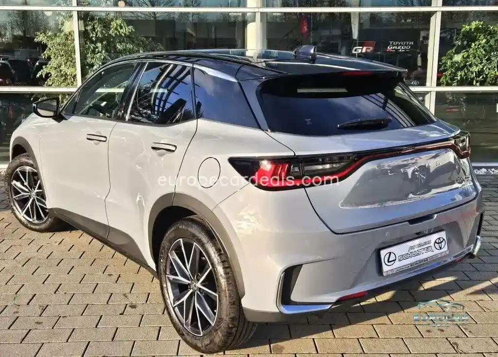 Lexus LBX
