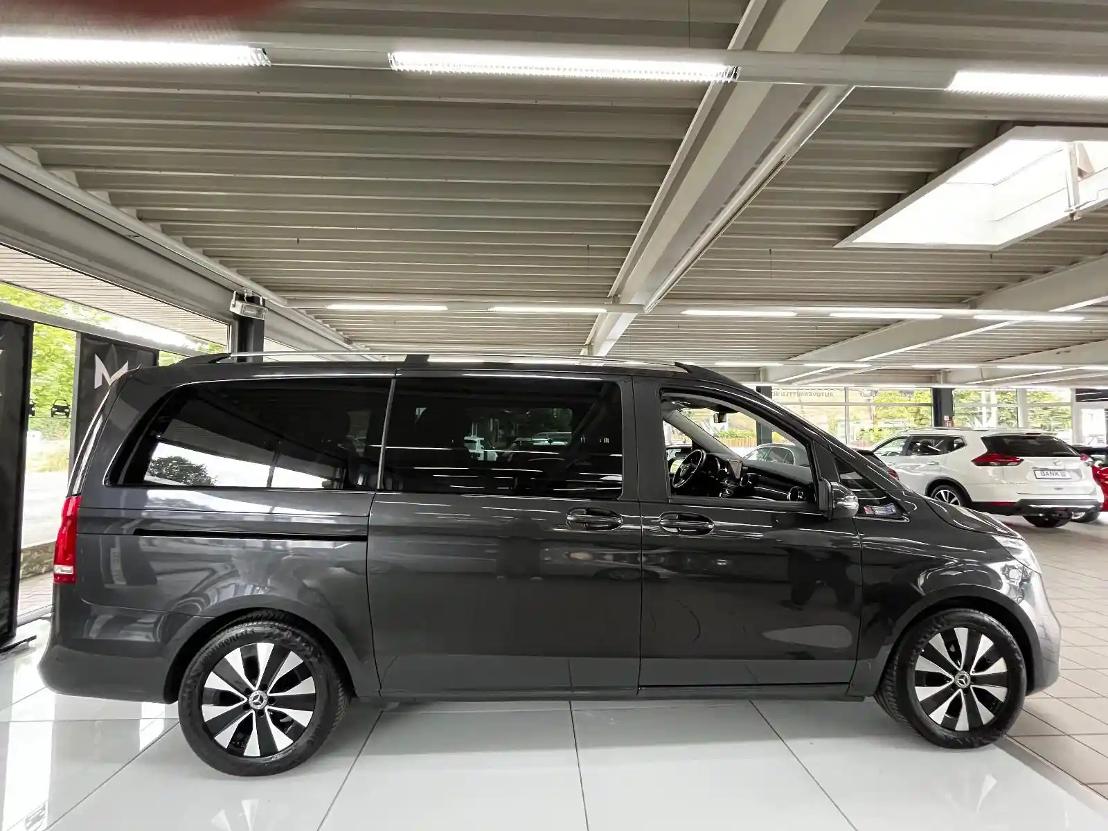 Mercedes-Benz V 220
