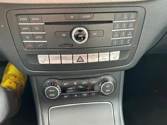 Mercedes-Benz B 220