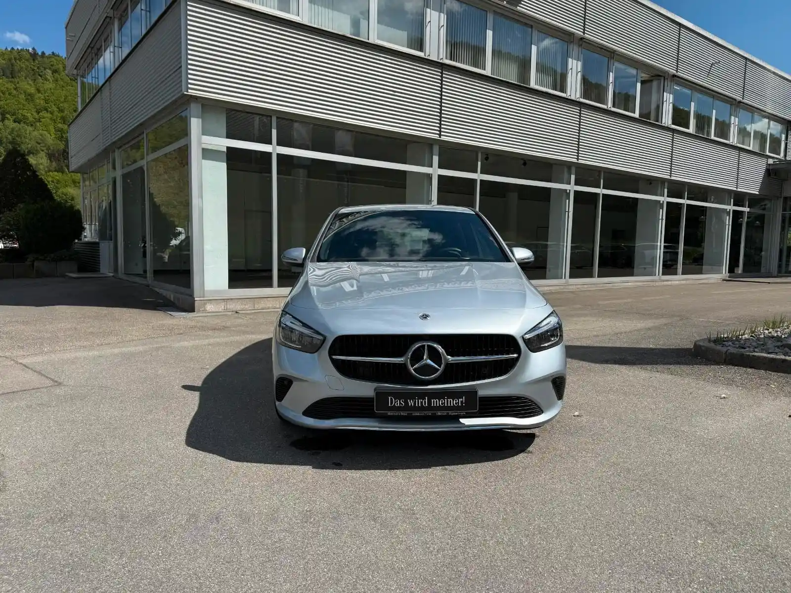 Mercedes-Benz B 180