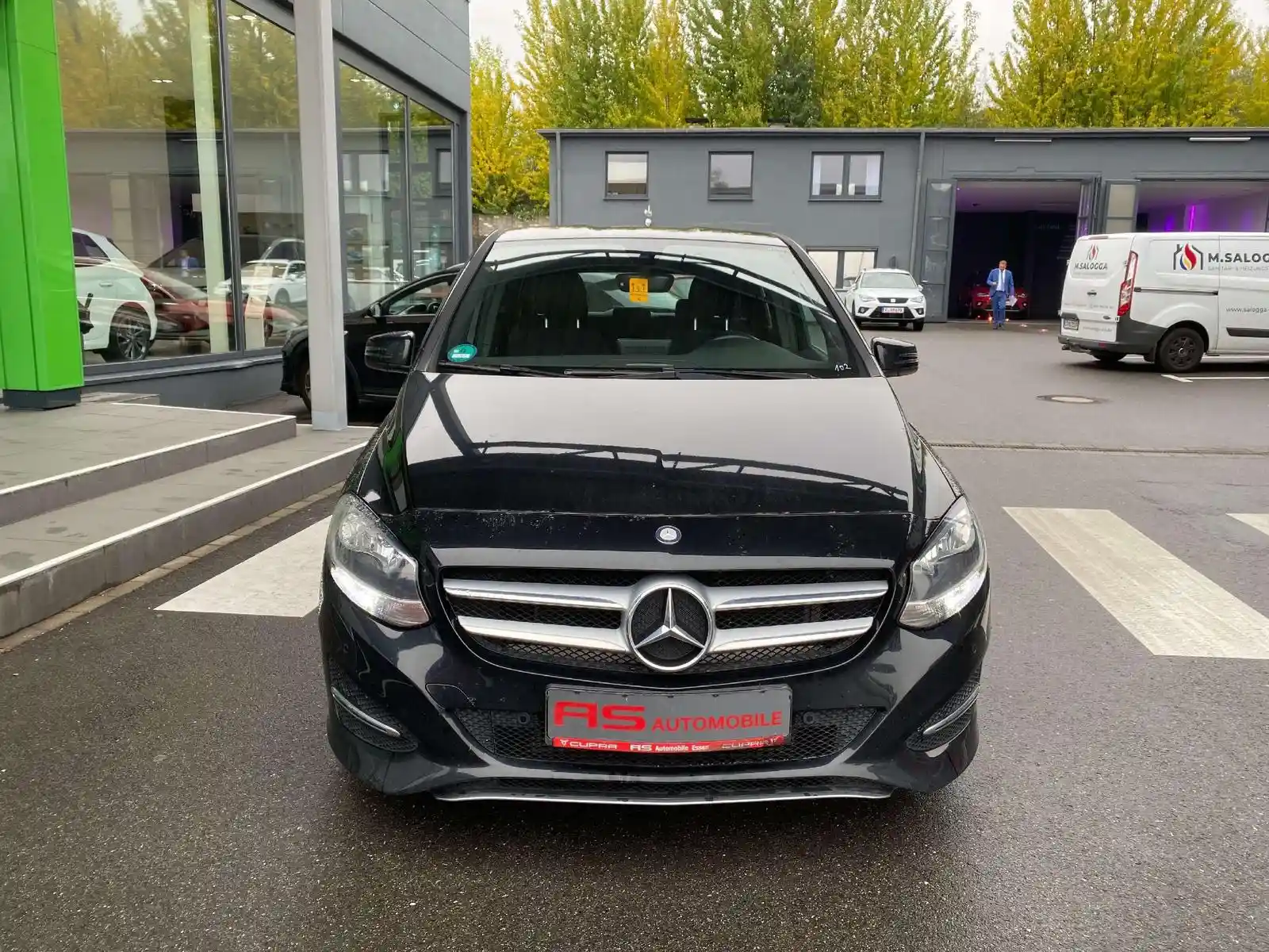 Mercedes-Benz B 180