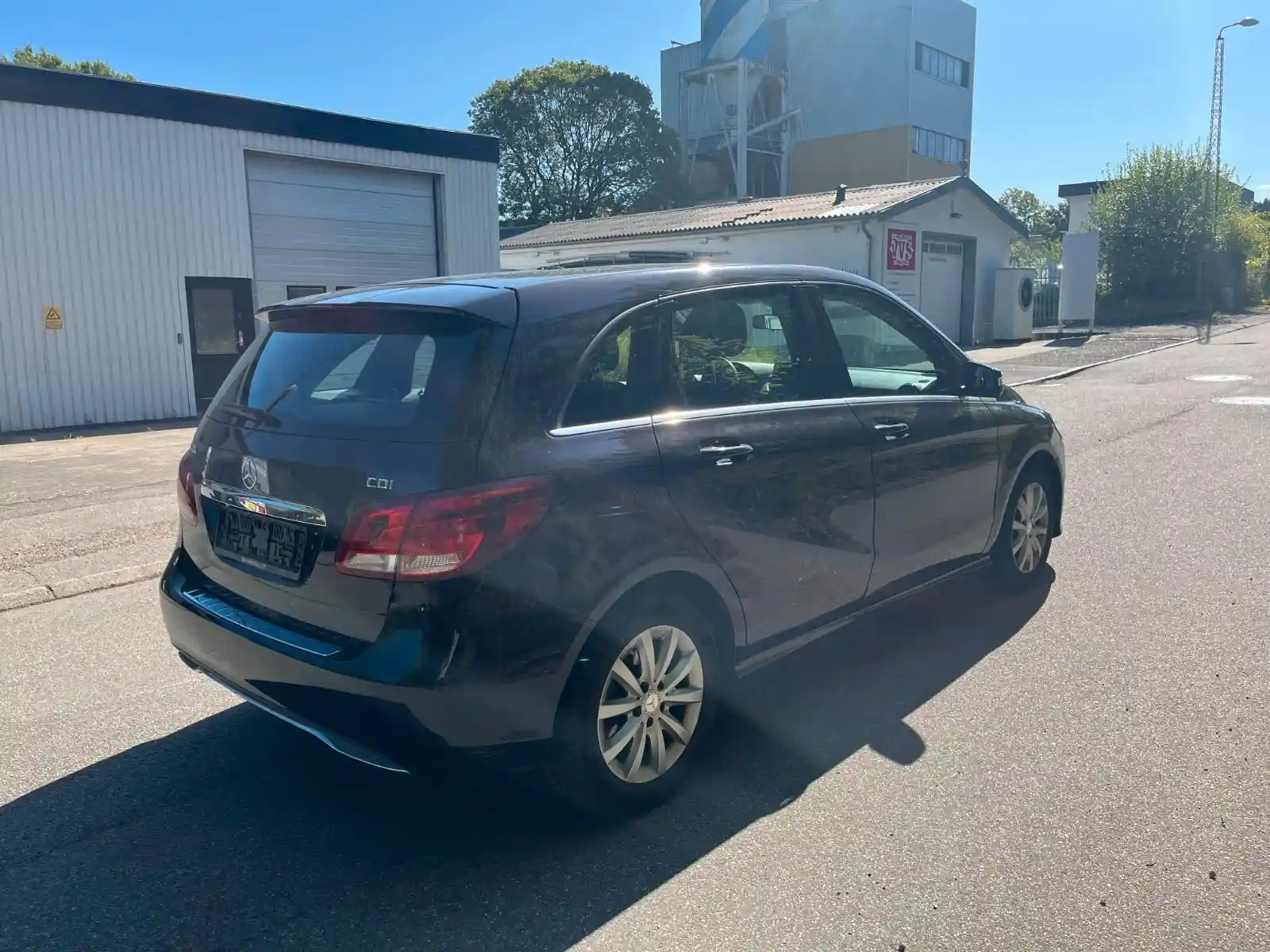 Mercedes-Benz B 180