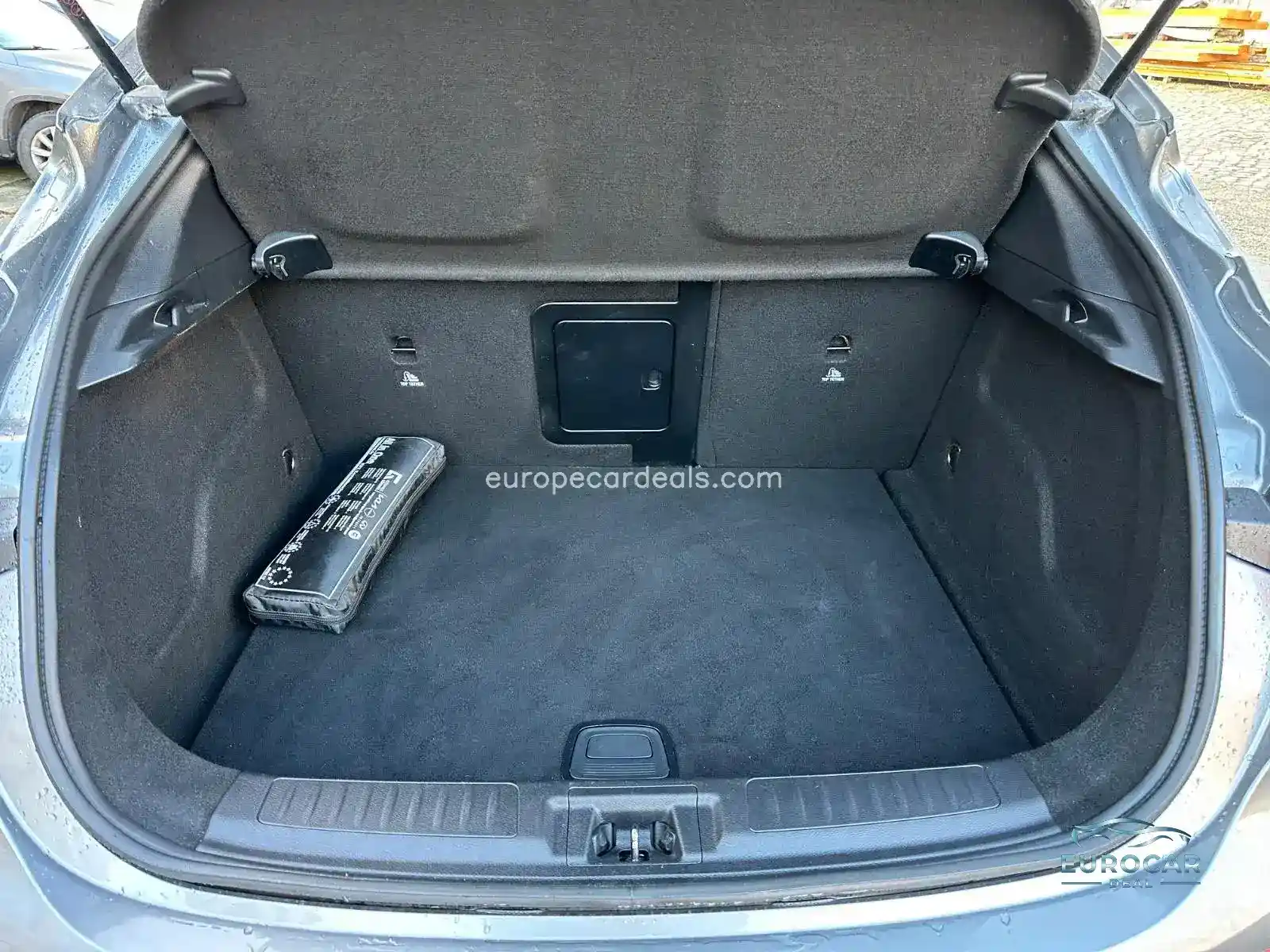 Infiniti Q30