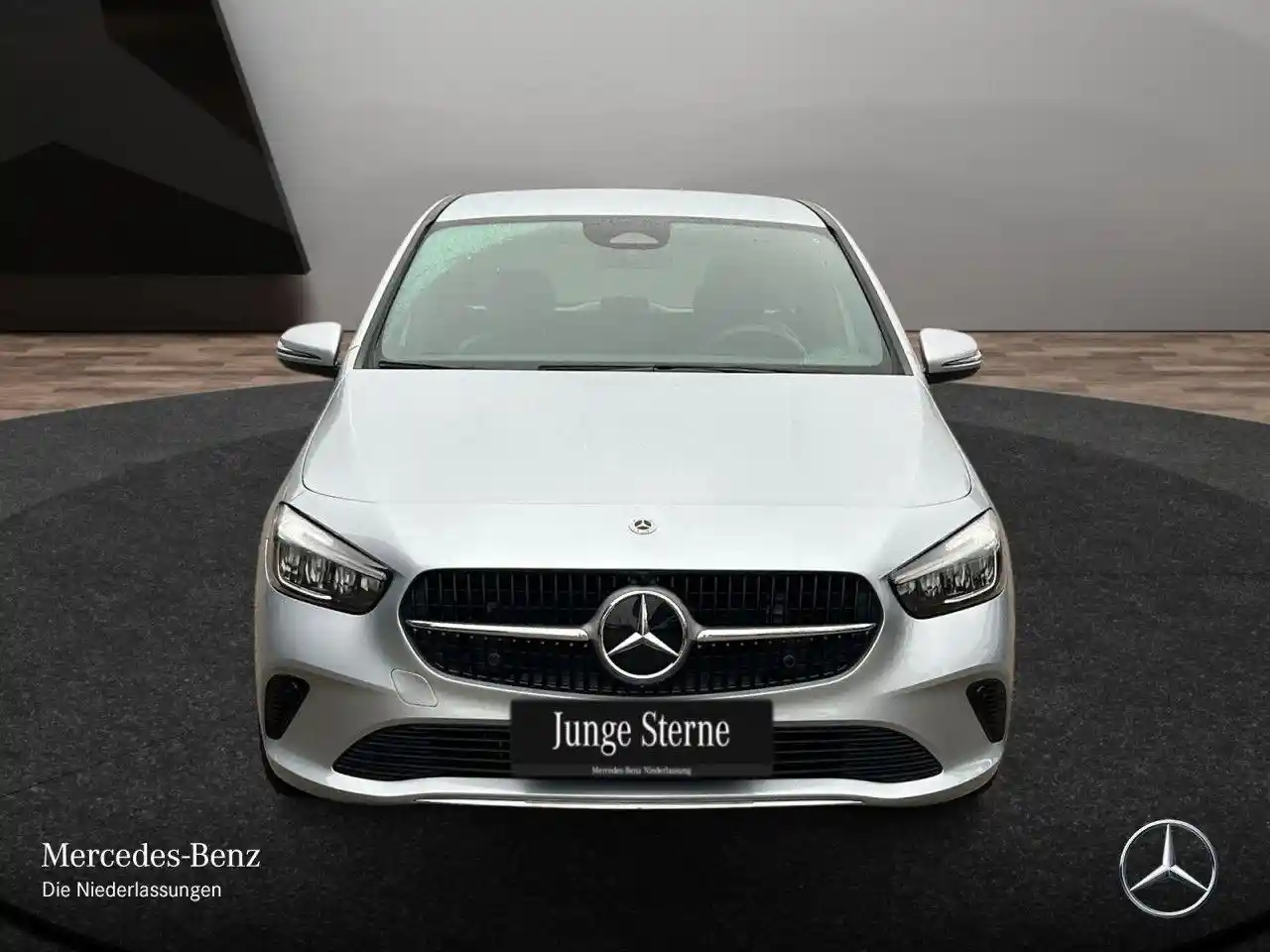 Mercedes-Benz B 180