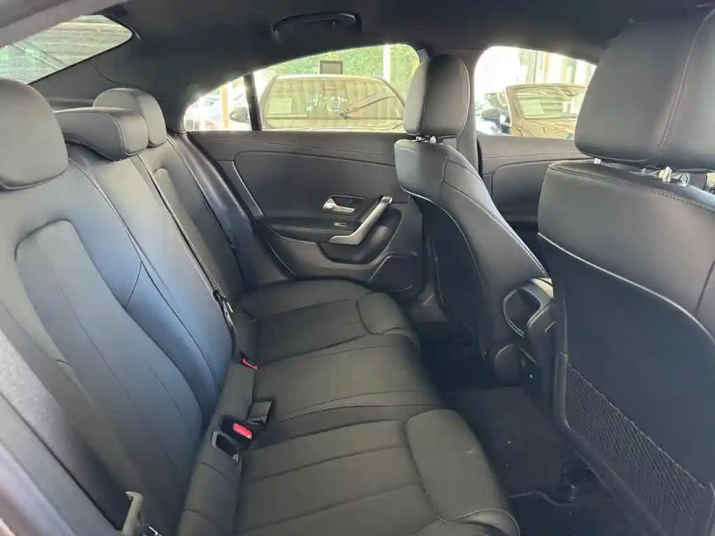Mercedes-Benz CLA 180