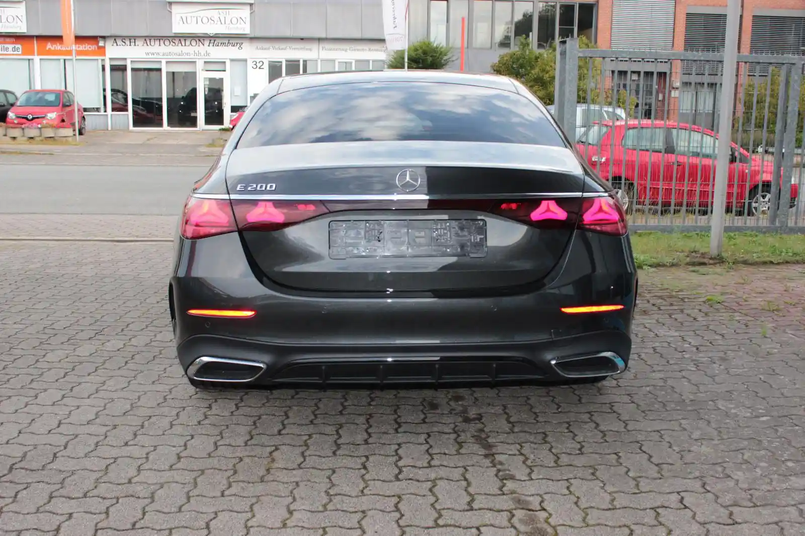 Mercedes-Benz E 200