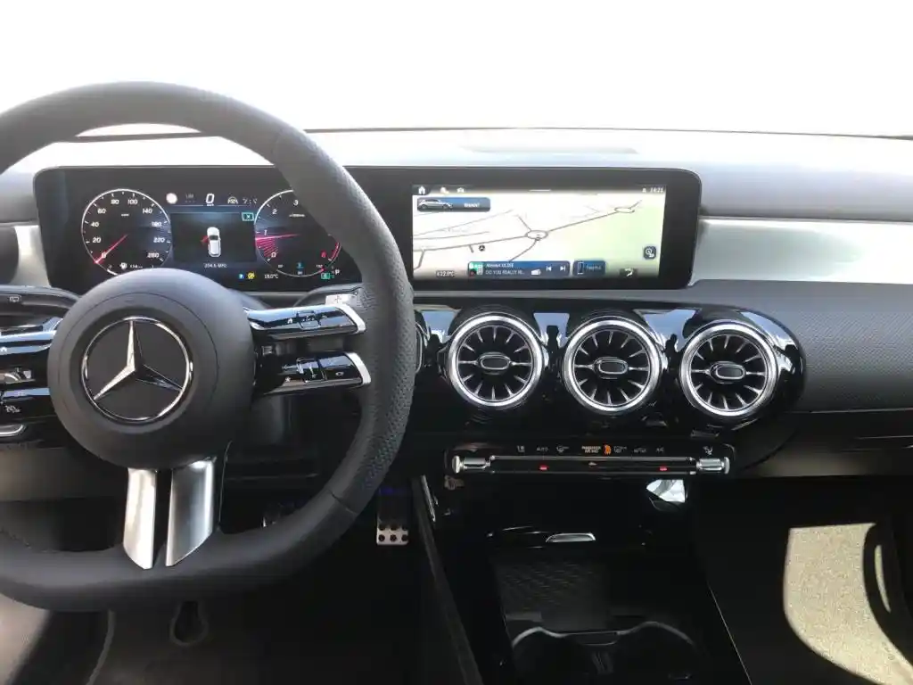 Mercedes-Benz A 220