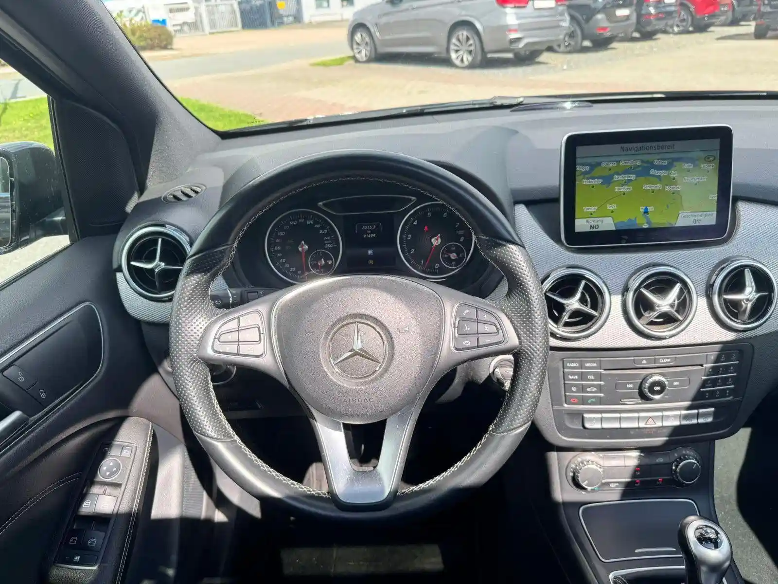 Mercedes-Benz B 180