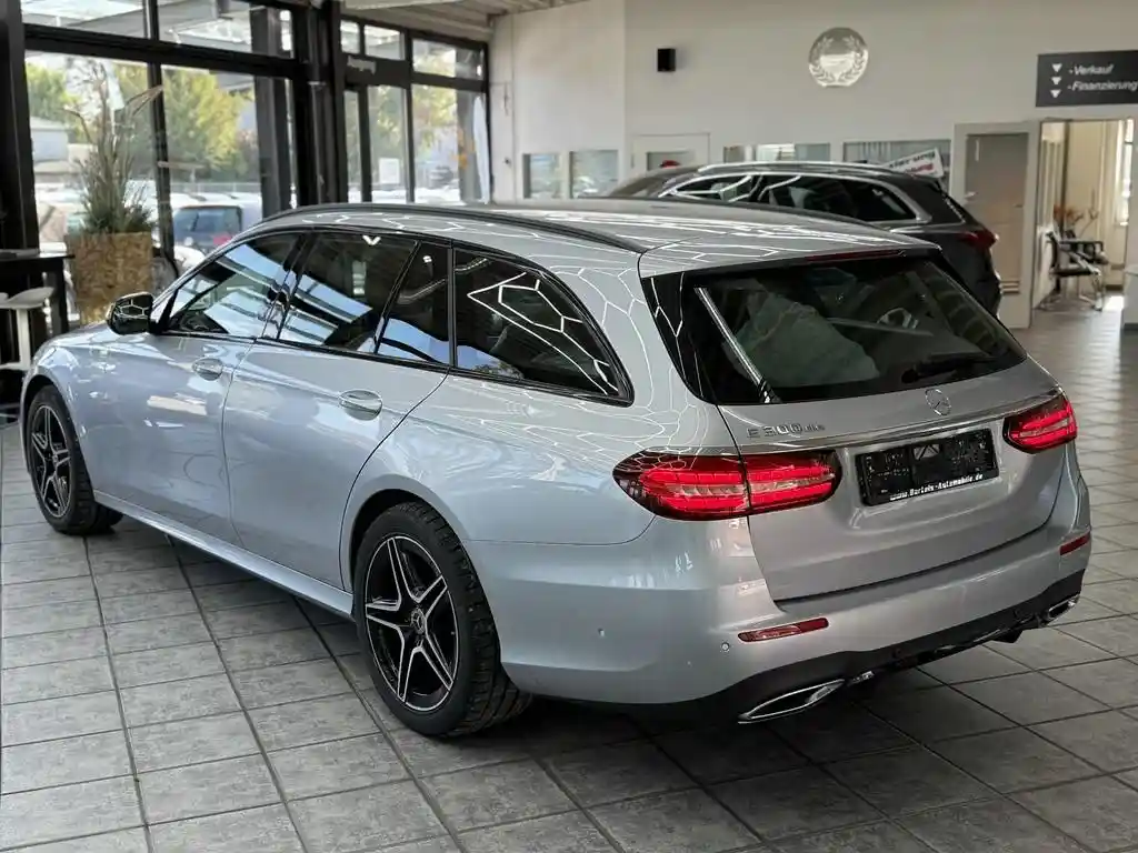Mercedes-Benz E 300