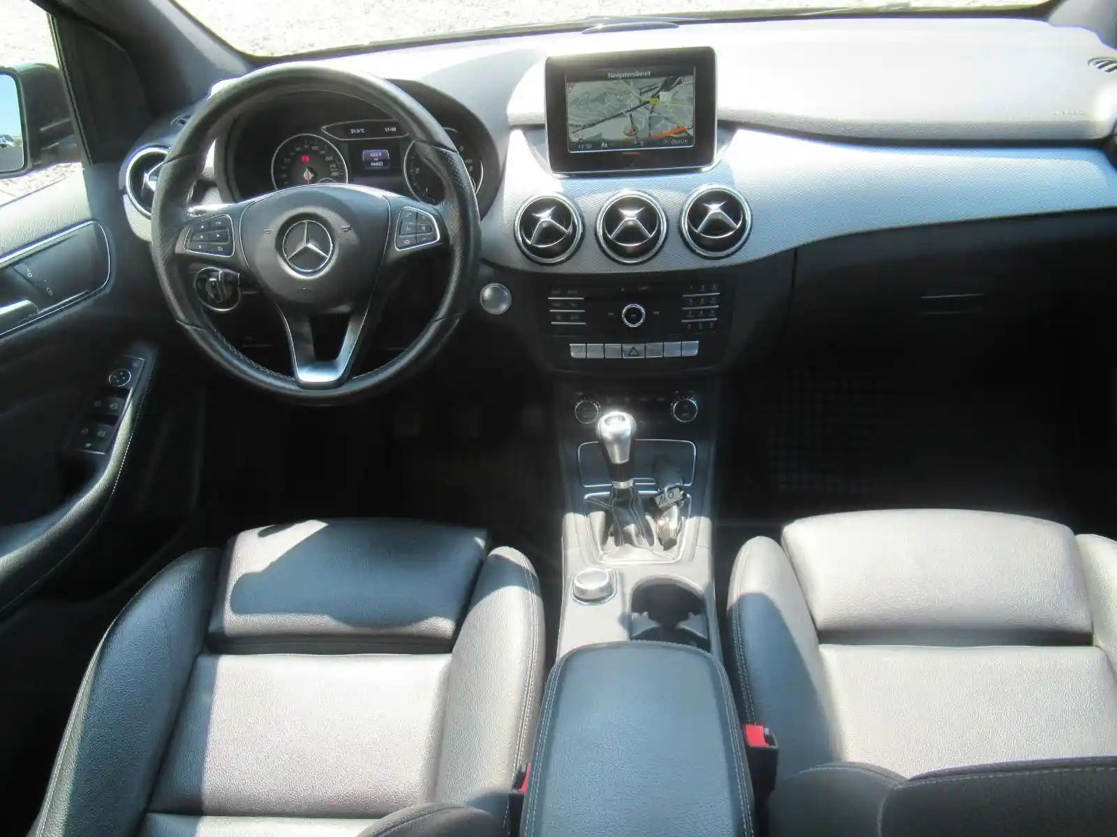Mercedes-Benz B 180