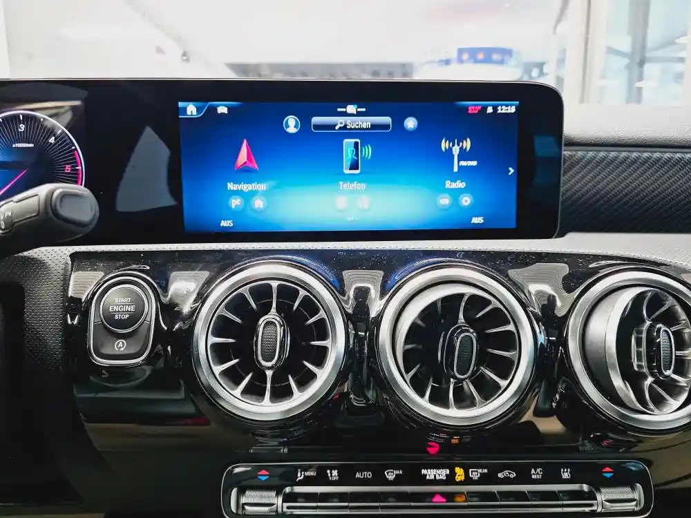 Mercedes-Benz A 220