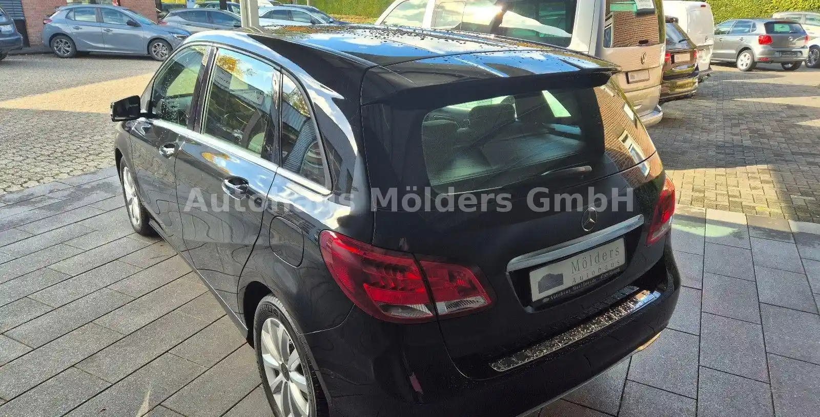 Mercedes-Benz B 180