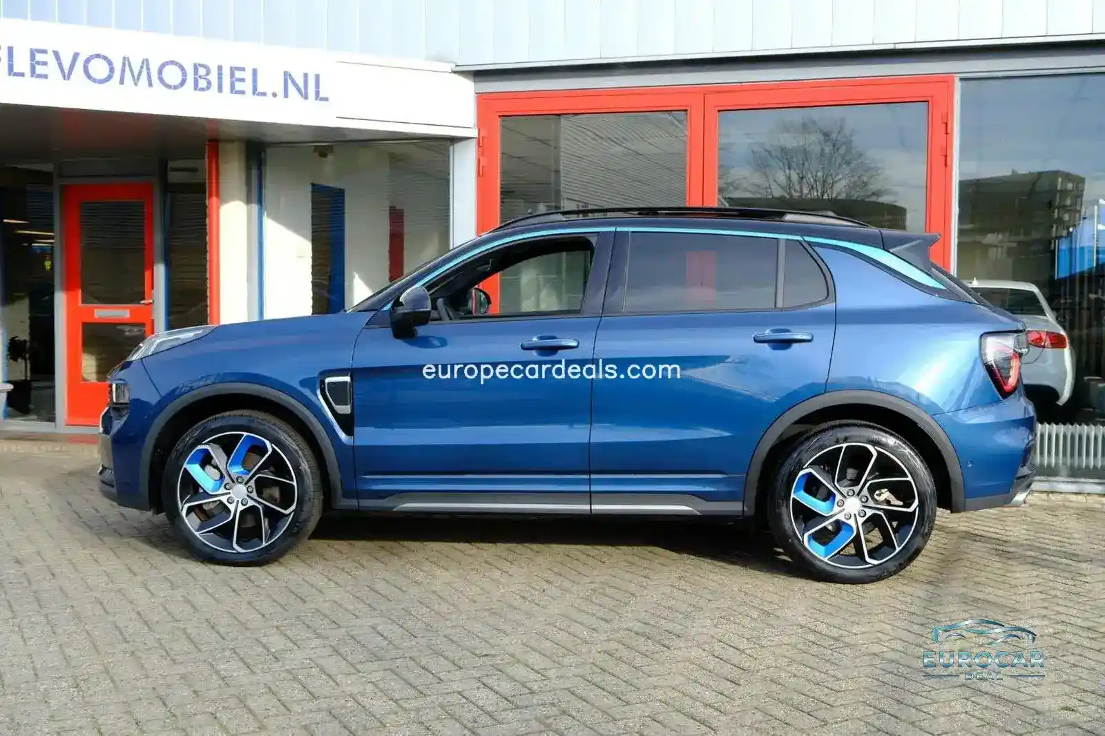 Lynk&Co 01