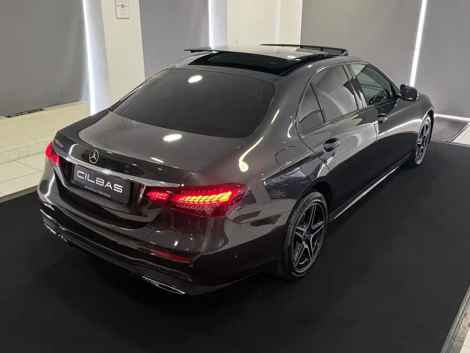 Mercedes-Benz E 300