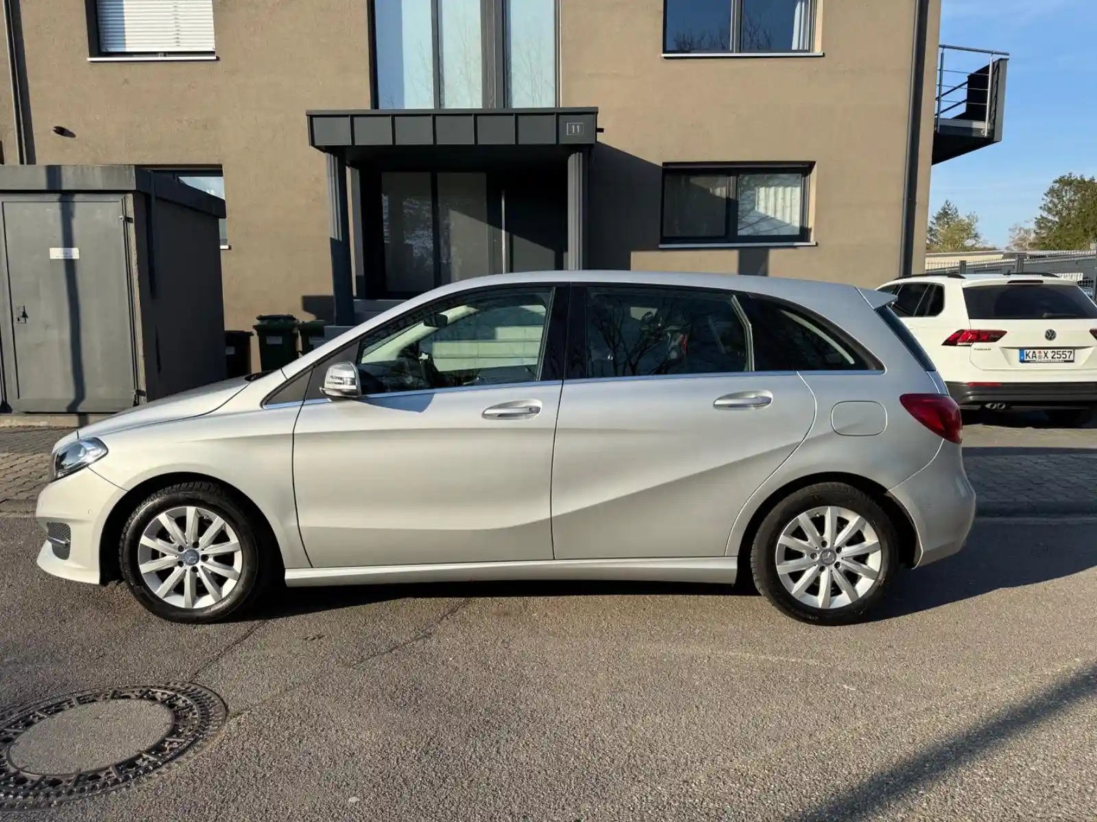 Mercedes-Benz B 180