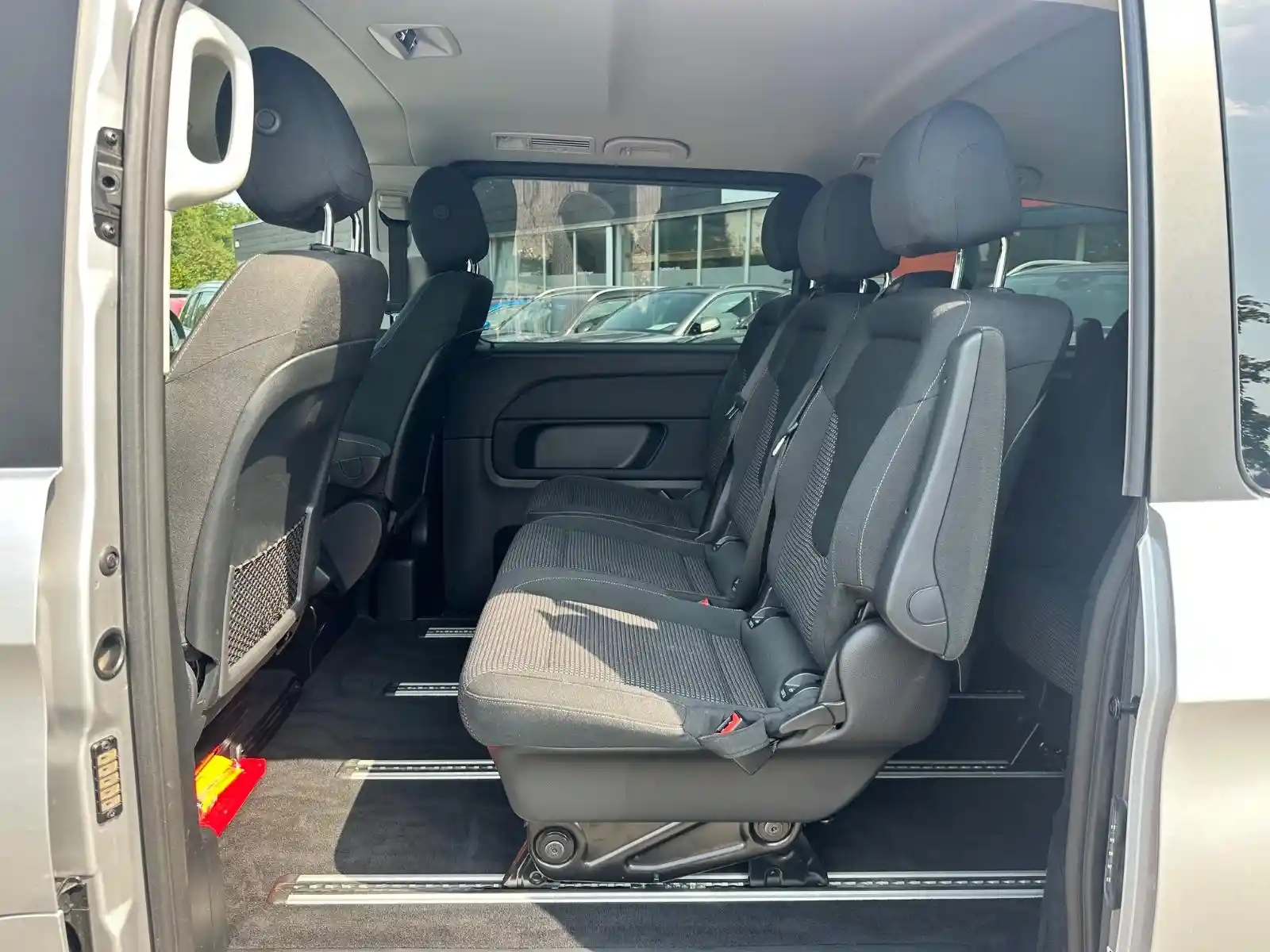 Mercedes-Benz V 220