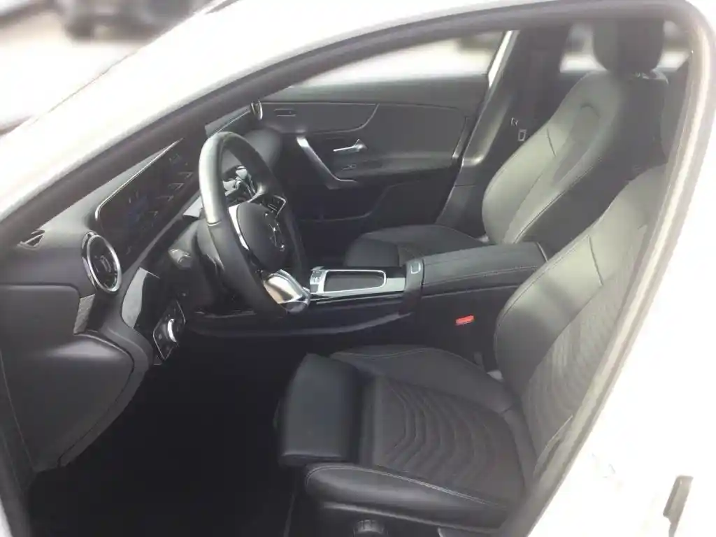 Mercedes-Benz A 220