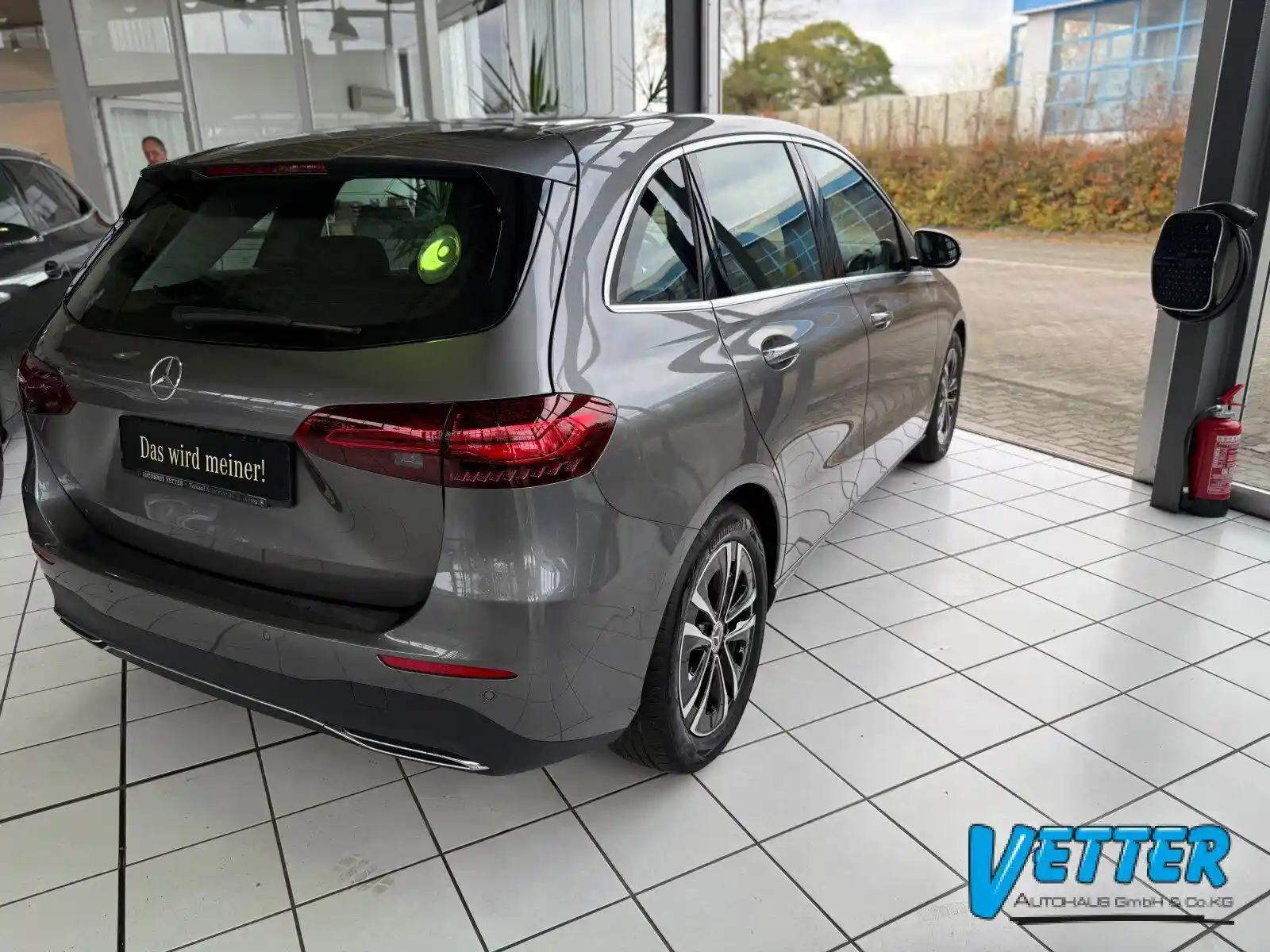 Mercedes-Benz B 180
