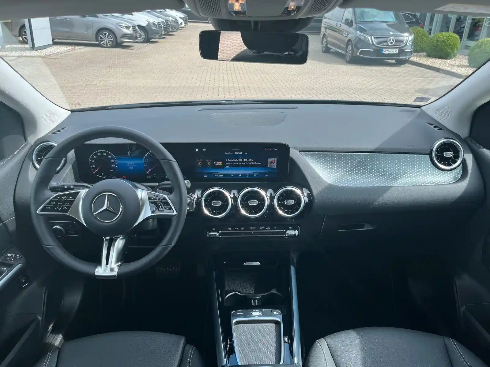 Mercedes-Benz B 180