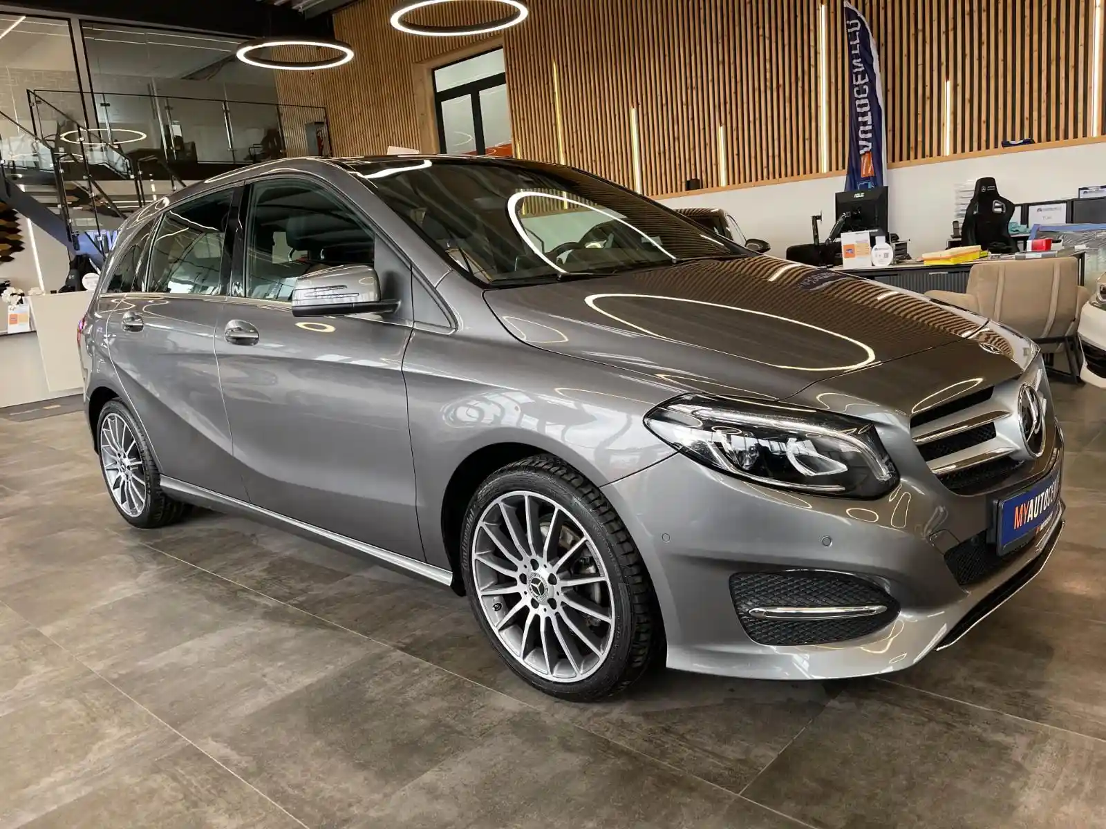 Mercedes-Benz B 220