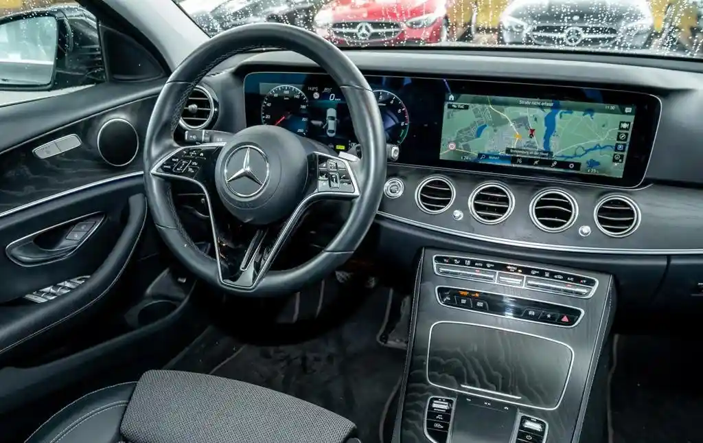 Mercedes-Benz E 300