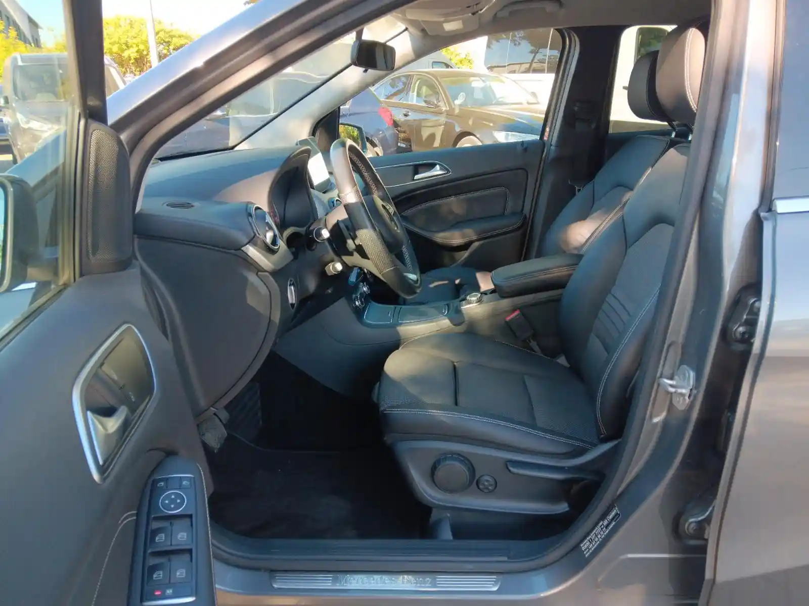 Mercedes-Benz B 180