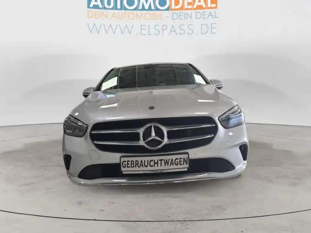 Mercedes-Benz B 180