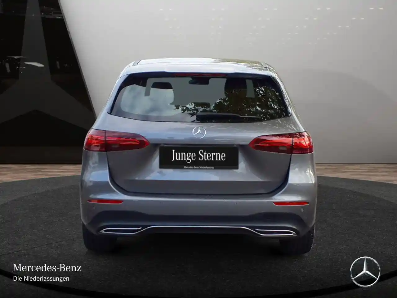 Mercedes-Benz B 180