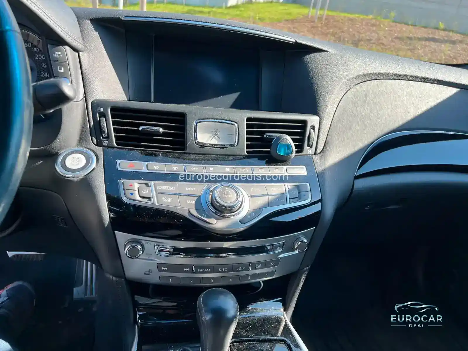 Infiniti Q70