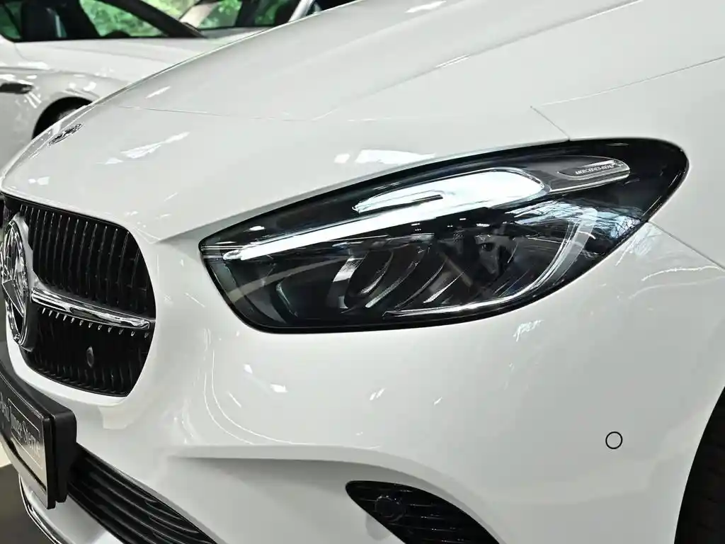 Mercedes-Benz B 200