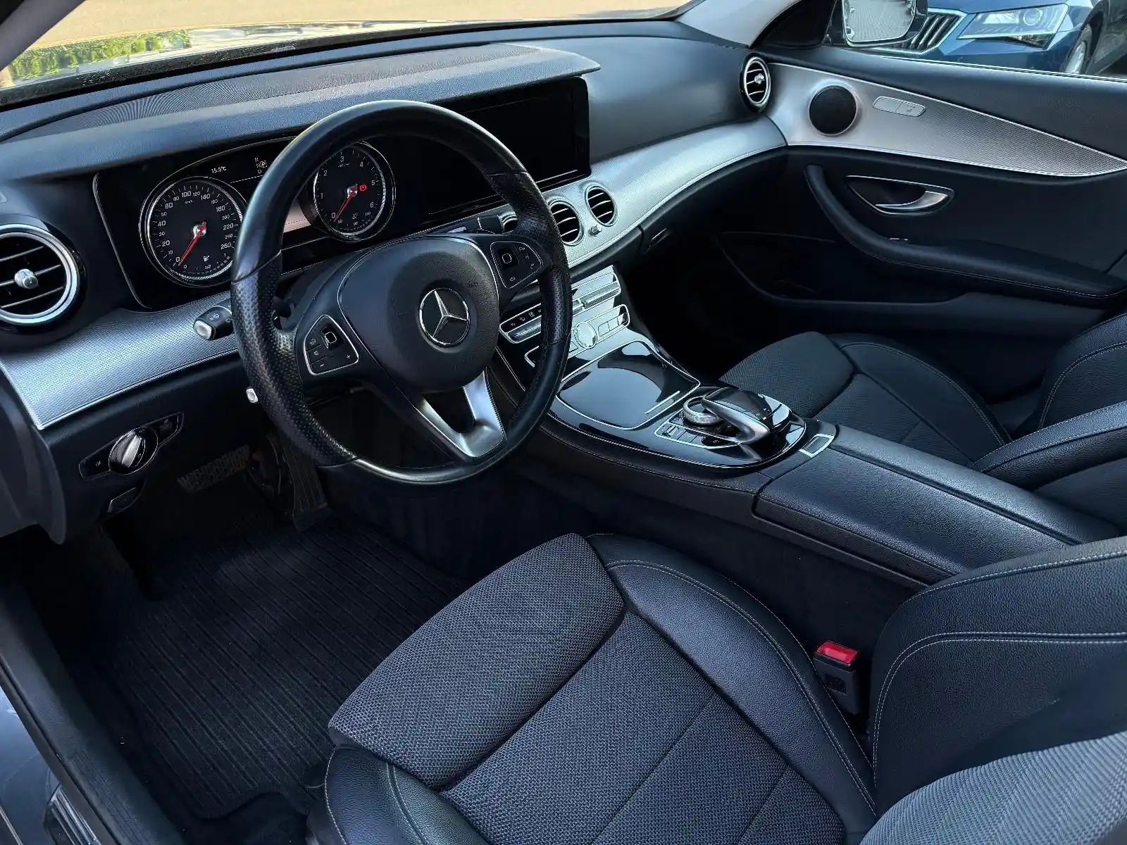 Mercedes-Benz E 220