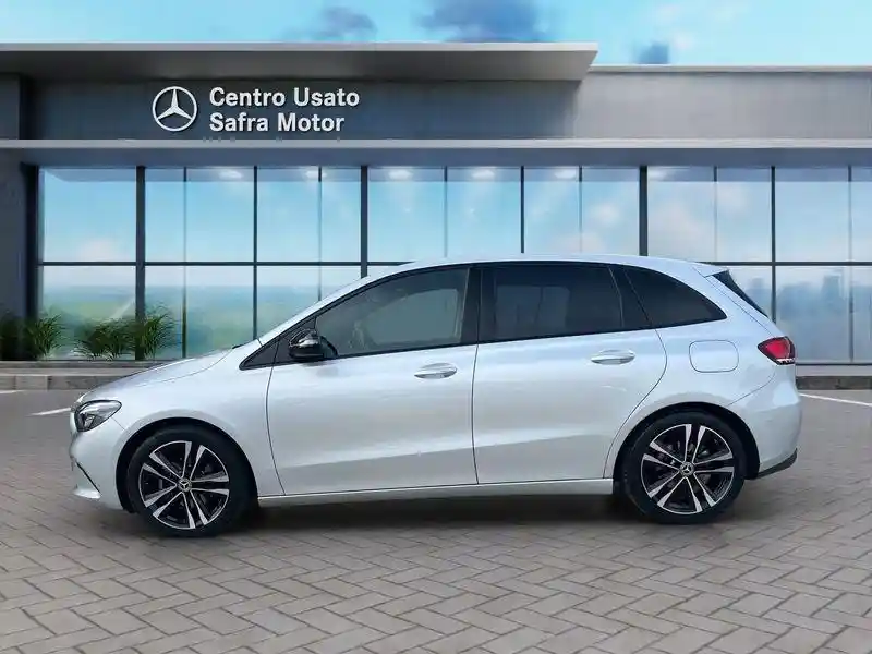 Mercedes-Benz B 180