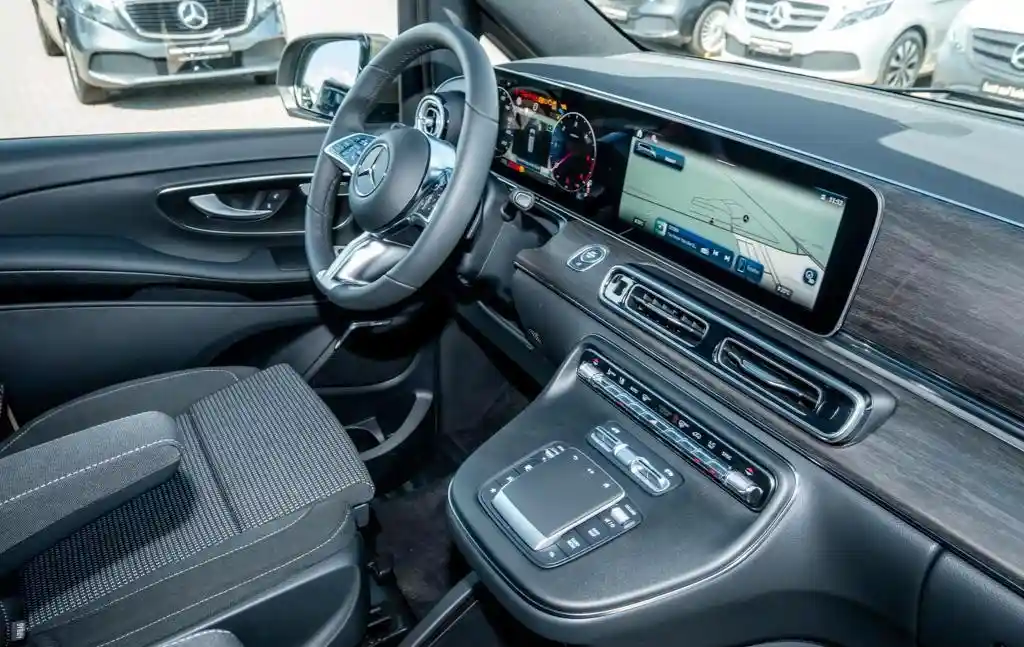 Mercedes-Benz V 220