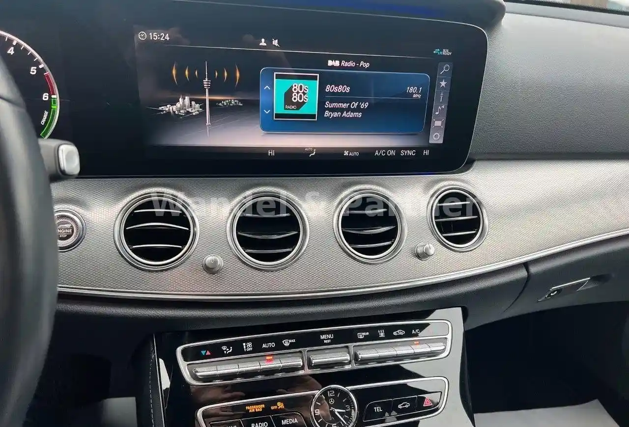 Mercedes-Benz E 300